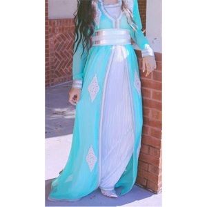 Moroccan Caftan/Takshita/ I received the caftan with no belt